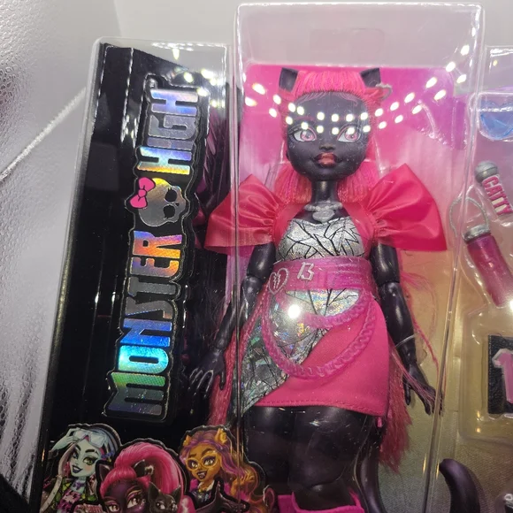 Monster High Catty Noir Doll G3 Amulet Series New in Box Mattel 2023 - Picture 10 of 10